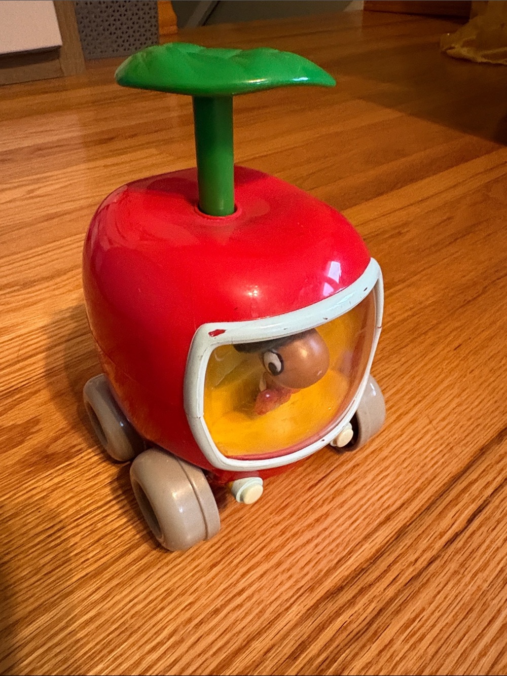 vintage 1995 Tomy Richard Scarry Lowly Worm "Push N Go" Apple Car toy